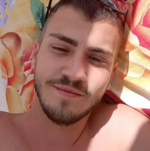 eu de CrazyDom1  photos