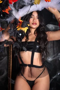 Kendal_Foxx_: HAPPY HALLOWEN🖤 ( 3 фото)