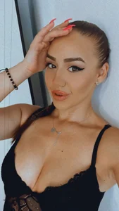 DaryanaRed08 Sensual and misterious Pic 2