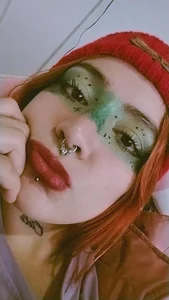 annika_taylor: 💜💜 ( 2 фото)