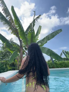 Tiffany_Brewer Al sol… pero robándome todas las miradas 😉 Bilde 2