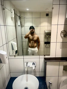 John_desihunk Public  2. fénykép