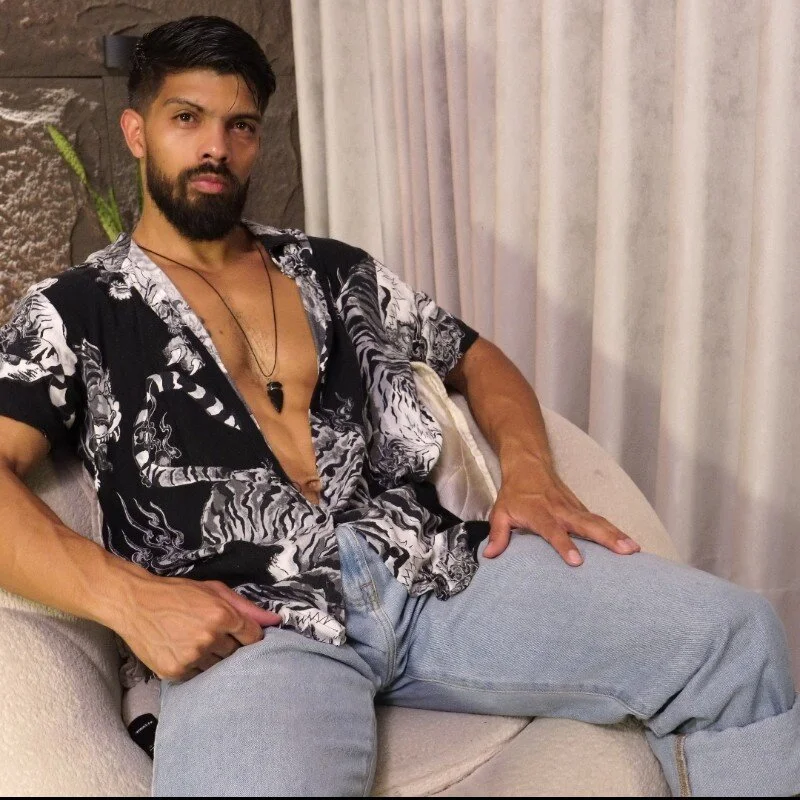 صور DannSaenz الرائجة  3525