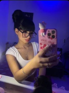 Melody_g1 Public Pic