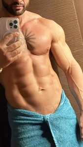 Me in gym od Magnificmuscles89  5 snímek