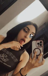 Sara_smithh_ Casual Pic 2