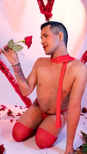 Sidney_Belle💋 "Let me be your temptation on this night of passion."图片