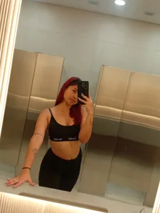 Photos at the gym 💖 de MAYASMITH__  2 Imagens