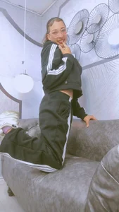 Jadde_Greyy_ with a lot of clothes and little clothes🔥🤤🥺 Pic