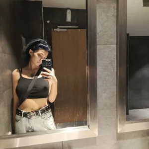 Ameliisun Public  2টি ছবি