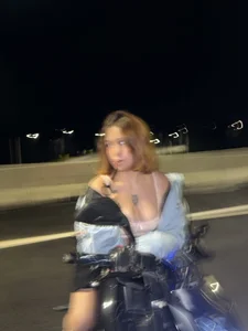 aliciia_23 🏍️🖤 صورة واحدة|aliciia_23 🏍️🖤 صورتان|aliciia_23 🏍️🖤  9 صور|aliciia_23 🏍️🖤  9 صورة