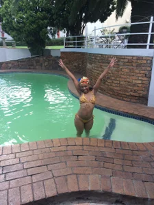 Miss_Moriah Swimming Foto 4