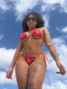 Beach, my favorite place. de LuckySwagson  3 Imagens