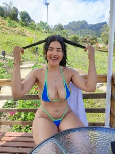 Ladyy_brownn outdoors Foto 4