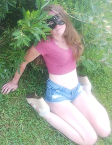 Tittygirl8 Public Pic 5