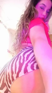 LaurenWelly_ Public Pic 5