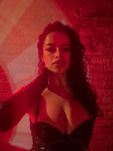 KateSunder Welcome to my red room Pic 2