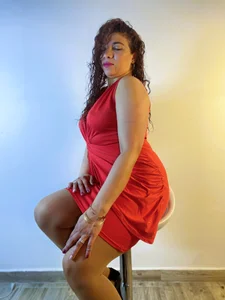 Serena_Houstonn Glamorous red Immagine 