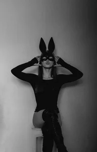MonoGirl Public Pic 5