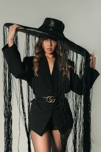 ErikaBenz_ Pretty in Black صورة واحدة|ErikaBenz_ Pretty in Black صورتان|ErikaBenz_ Pretty in Black  4 صور|ErikaBenz_ Pretty in Black  4 صورة