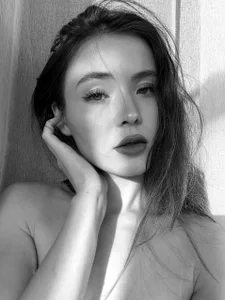 Lunni_03 black and white Pic