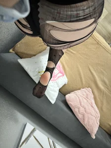 Evarey_ Torn tights Pic 2