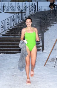 Alanna_Pow Swimming🌊 Immagine  7