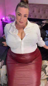 MadamJizzle Public Pic