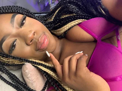 Emaaa-curvyy Come with me Foto 2