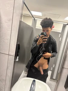 BigPrettyDick777 Blessing your eyes… Pic 2