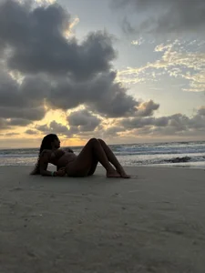 CaroBeach Thanks to you, I achieved a goal this year 😍🏖️ Poză