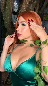 Zdjęcia AnaStalin_ too hot to be harmless🔥Poison ivy:  2