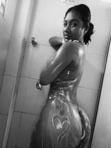 Valentina_rose_x black and white 🔥 Gambar 2