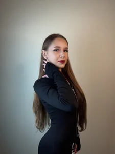 RobynShake Public Pic 2
