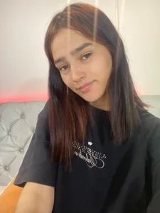 MelodyMansson Good morning, my charming one ☀️💫 I’m live from 8:30 a.m. to 3:30 p.m., waiting to tease your sense Foto 2