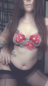 mrstoxox4594 Red and green Pic 4