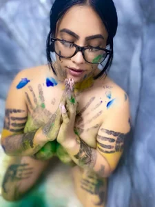 LOOK AT MY PAINTING 🎨🙈🥺 od nikky_latin  9 snímek