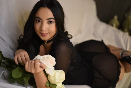 alisonnwalker2025 as delicate as a rose and as sensual as its scent Immagine  3