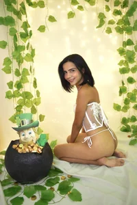 aurora_collinss_ That the magic of St. Patricio wraps you ... 🍀✨ Pic 2