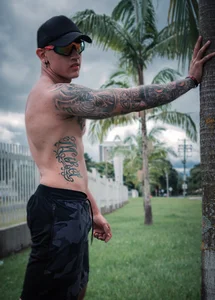 Joeysexx2 Motivation is what gets you going, and habit is what keeps you going. Foto 9