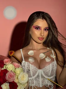 MaryLewis_ Valentine's Pic 5