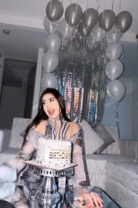 happy birthday to me 🎂🥳🥂🍾 de Amara_melodi  8 Imagens