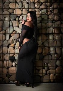 Poacahontasfg Barefoot sensuality, golden skin and the desire to sin...✨ Εικόνα