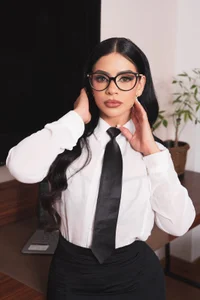 Charlottee_Harriz_ curious and sweet slika