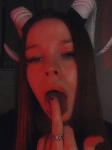 your personal demon! hehe od ValBae  snímek