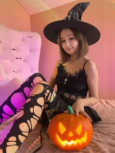 Mary_uw Happy Halloween with the little witch! Pic 2