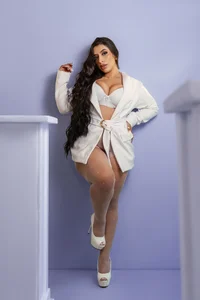 LeahLombardi_ Wonderful Woman Pic 5