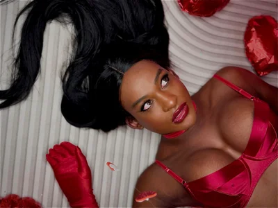 nahomi_campbell 💗 VALENTINE´S DAY 💗 Pic