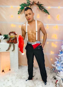 mike_fetish oily chest💧 Immagine  3