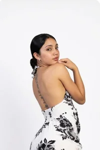 _ArianaTorooElegant girl 🌺图片